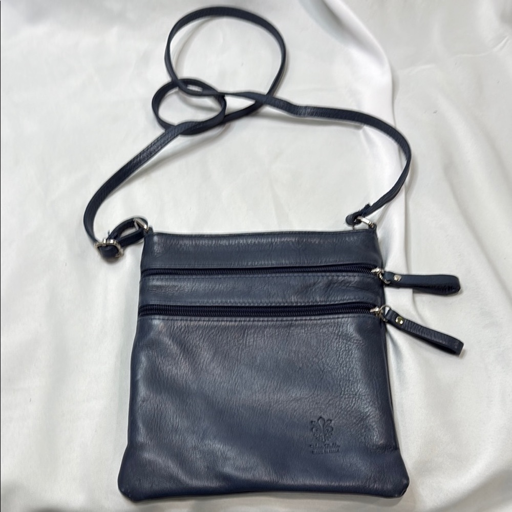 Vera Pelle Navy Blue Genuine Leather Crossbody Bag with Zippered Pockets